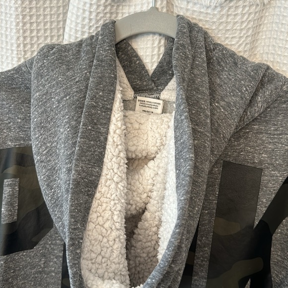 Pink brand hoodie with camo vinyl on back - Picture 6 of 7